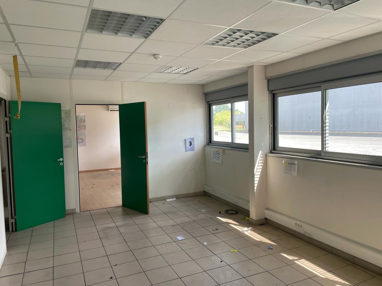 Local d'activité Blanquefort 1690m² Location local d'activité Blanquefort Gironde OLACT2532504 4